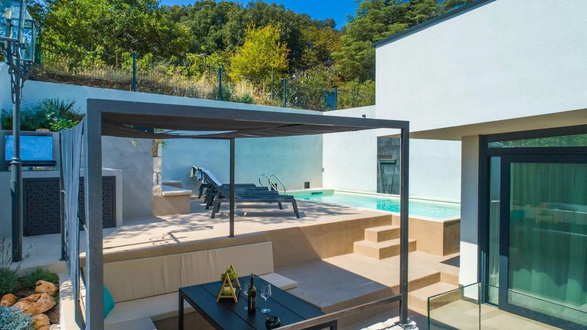 بيت للعطل Ferienhaus In Vintijan Mit Privatem Pool